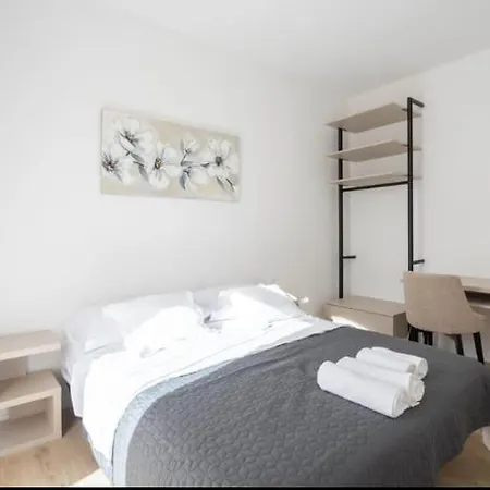 Πανσιόν Marjan &